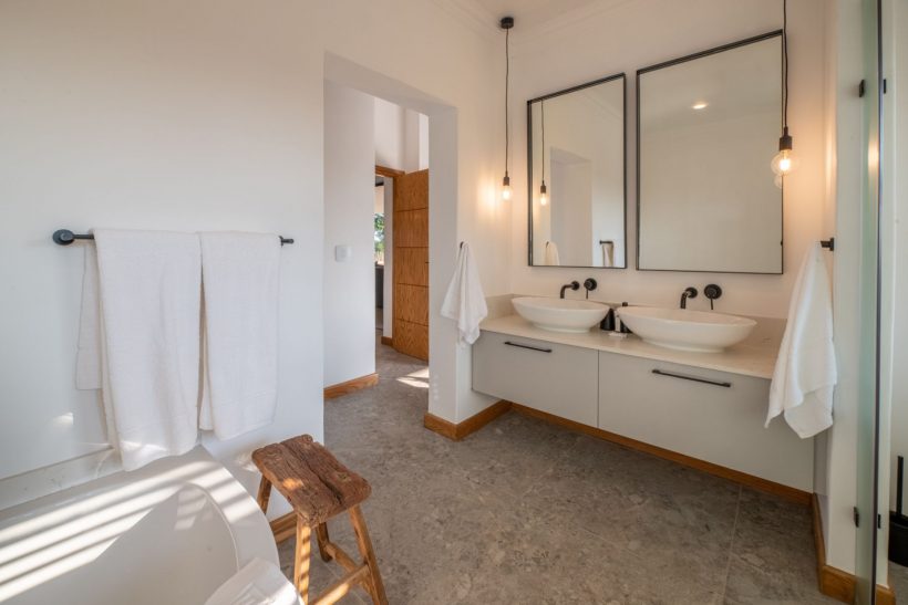 EE5UDZ_B