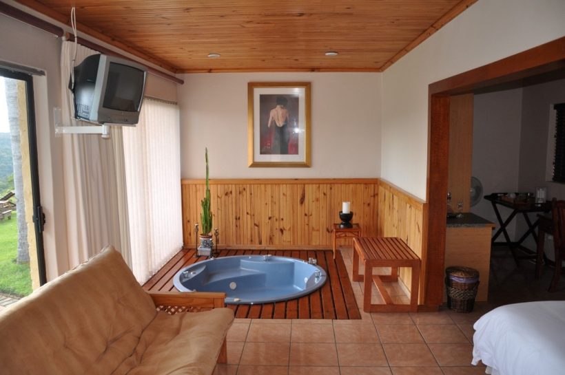 Honeymoon-Suite-with-Spa-Bath-4-Medium