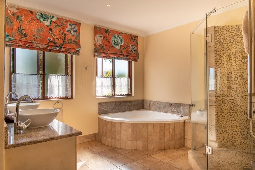 Luxury Room 04 Bathroom 2