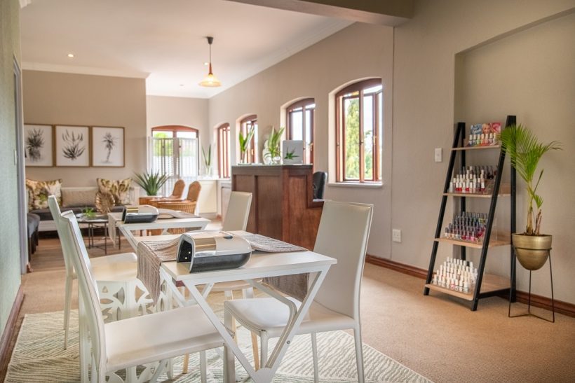 Olivers Wellness Manicure Station