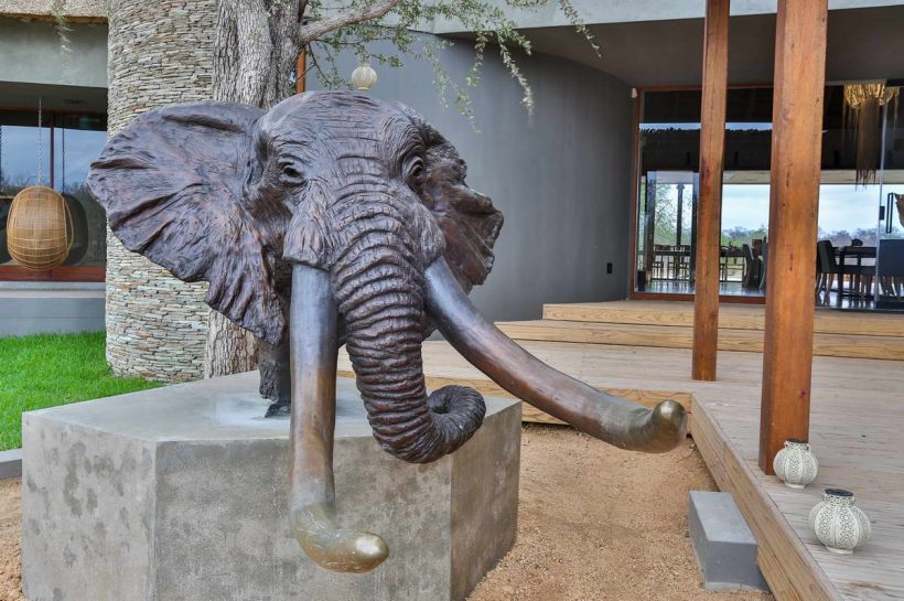 Outdoor-Area-at-Umganu-Lodge-1