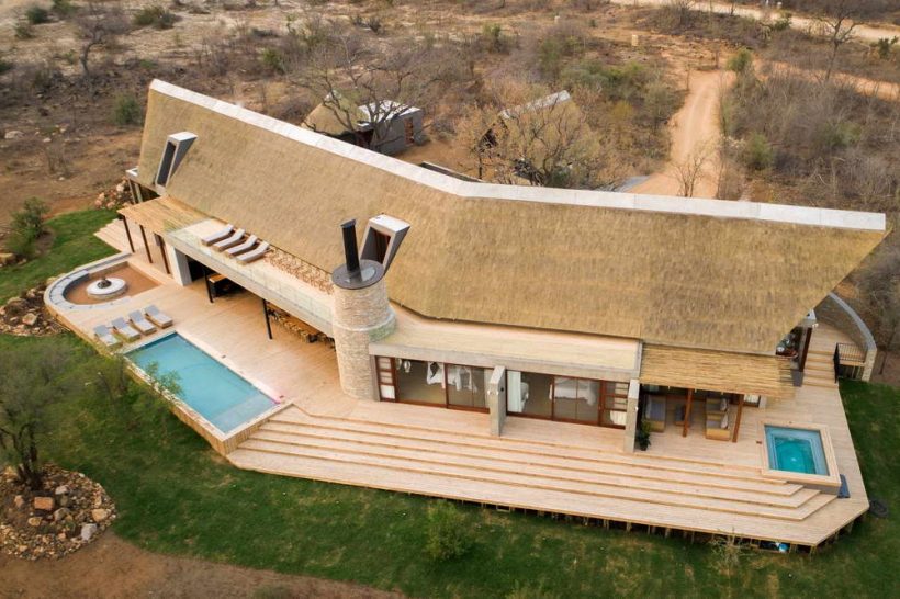 Outdoor-Area-at-Umganu-Lodge-10