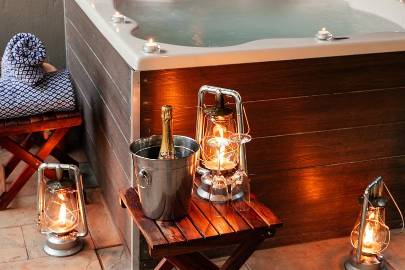 Tambuti-Lodge-Jacuzzi-and-Champagne