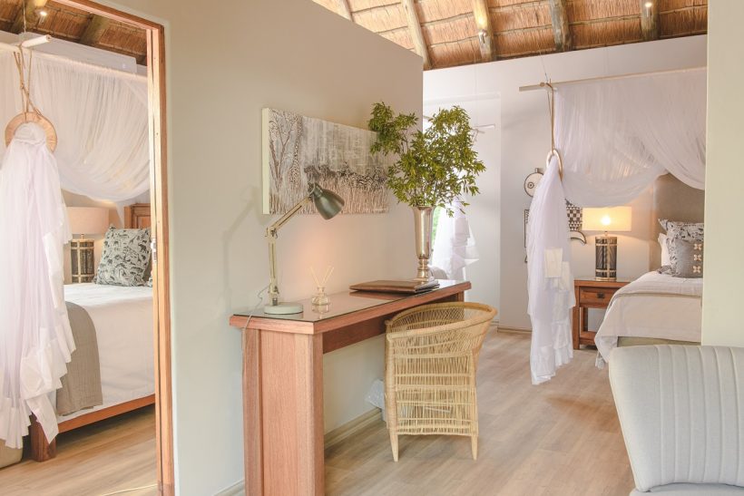 bedroom_and_desk_area_in_the_luxury_family_suites_at_river_lodge_-_2020_