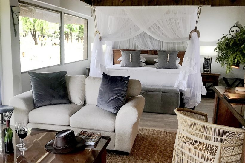 bedroom_of_the_executive_rooms_at_river_lodge