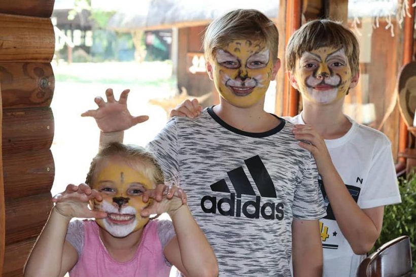 face_painting_at_river_lodge