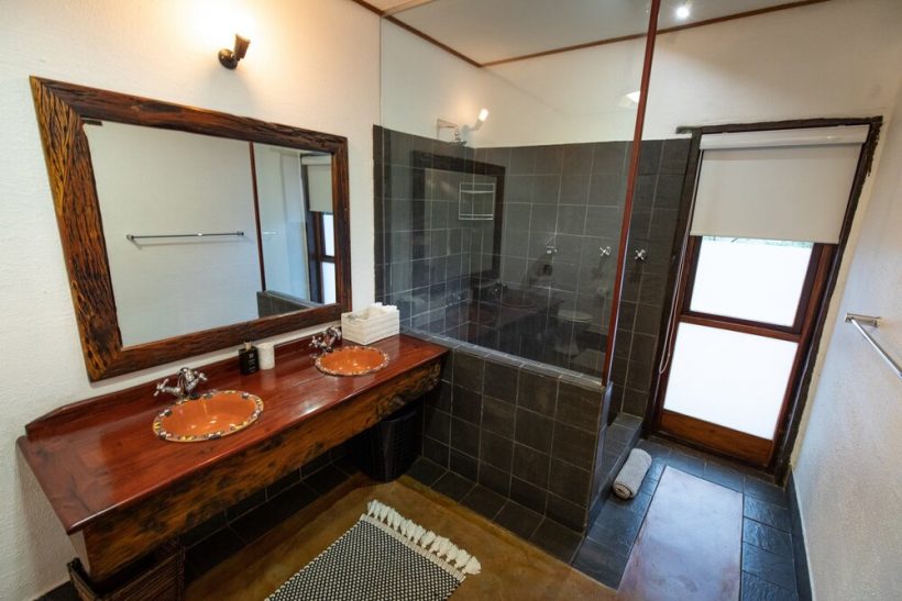 kingly_bathroom kingly_bathroom