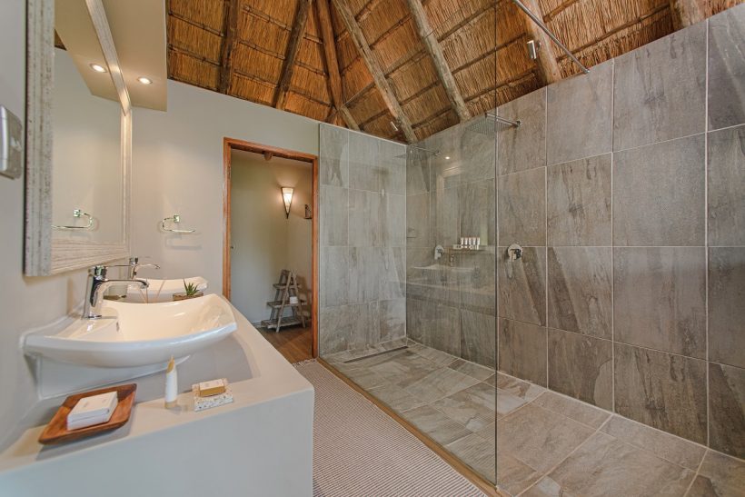 luxury_entry_level_rooms_basins_and_shower_area_river_lodge_-_2020_-1