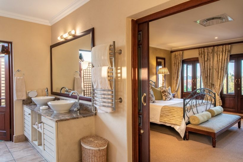 olivers-executive-suite07-bathroom-01