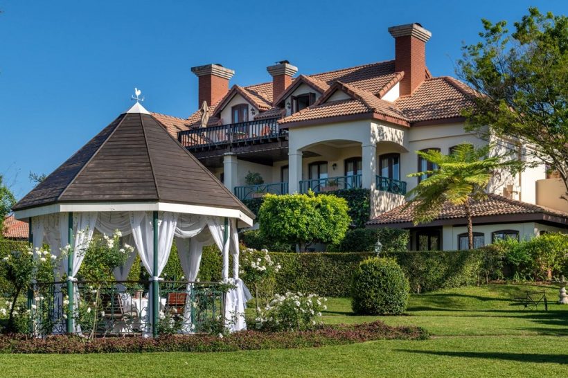 olivers-gazebo-adjacent-garden-view-02