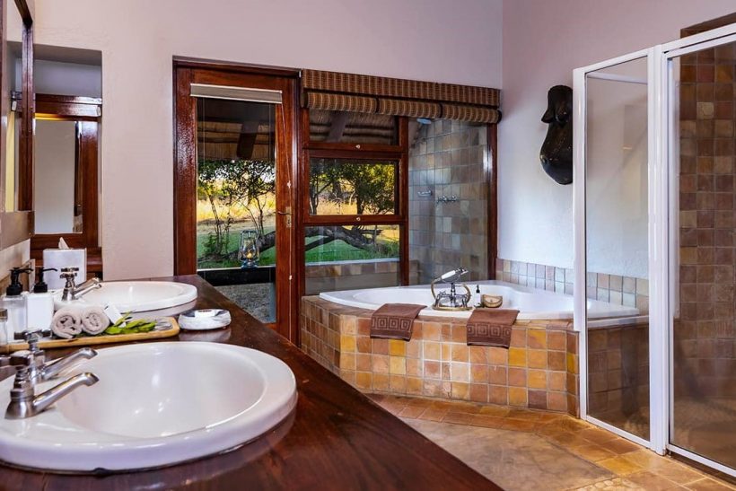 sabi-sand-inyati-lodge-bathroom